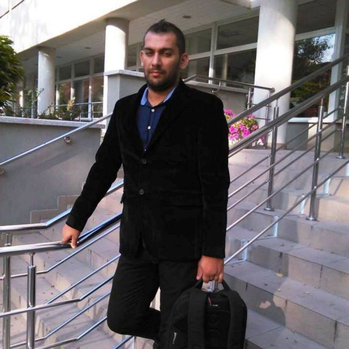 Există şi altfel de romi. Florin Nicoi are două facultăţi şi vrea să ducă toţi etnicii la şcoală
