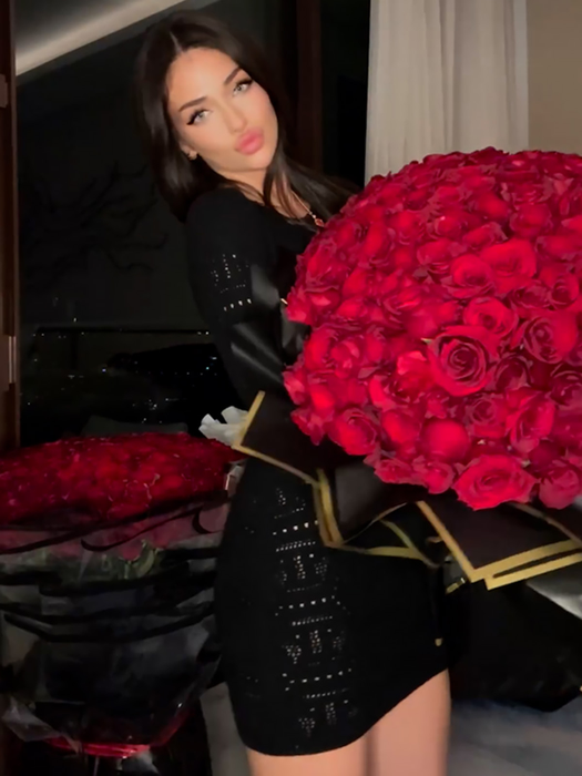 Andreea Bostănică a primit flori în Dubai de la iubitul misterios (Foto: Instagram)