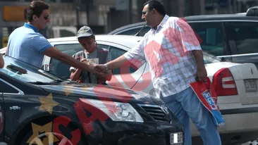 Mircea Badea, vanat de o admiratoare in centrul Capitalei