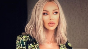 Bianca Drăgușanu are un nou iubit? La primele ore ale dimineții, vedeta a primit un buchet imens de trandafiri