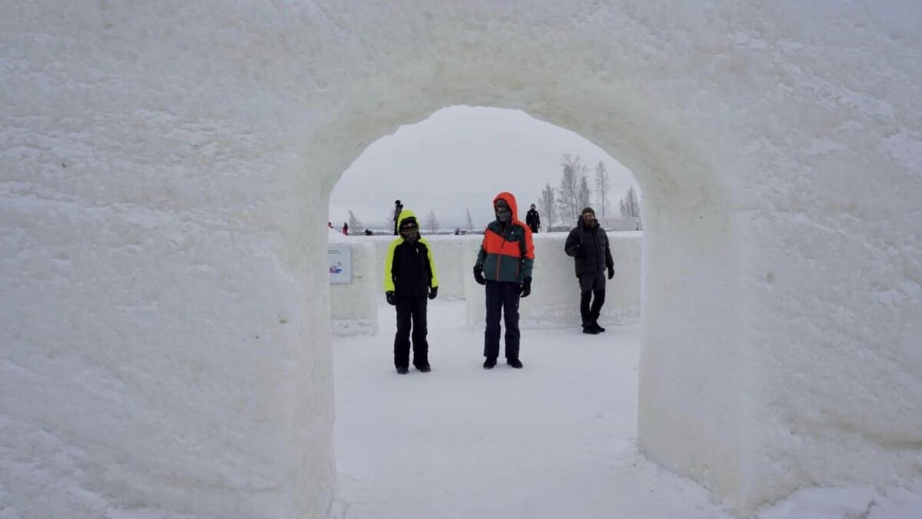 Ce a păţit o familie de români, după ce a rezervat o cazare văzută pe Netflix! De necrezut cum au fost nevoiţi să doarmă