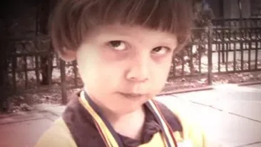 Imaginile durerii! Parintii lui Ionut, micutul ucis de maidanezi, impietriti! Isi conduc copilul pe ultimul drum