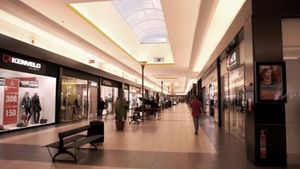 Se închid magazinele din mall-uri! Românii vor putea merge doar la alimentare și farmacii
