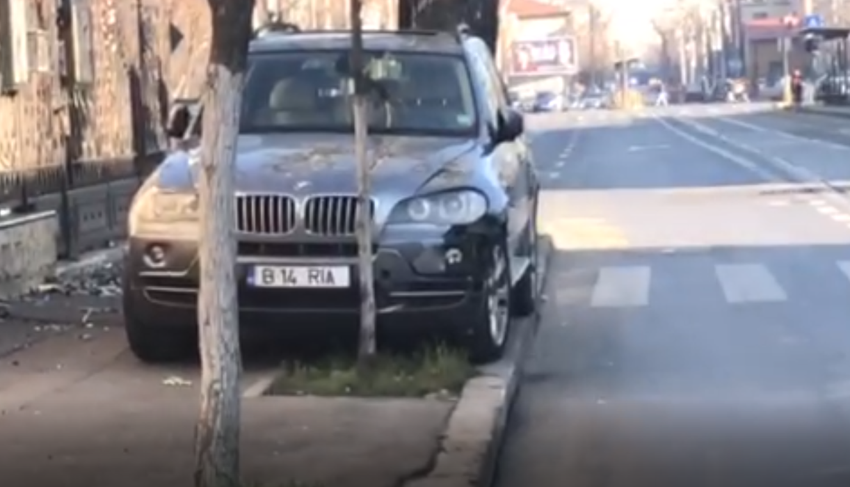 Avem imagini cu accidentul terifiant din Capitală, în noaptea de Revelion! Martorii au rămas şocaţi! Ce s-a întâmplat cu şoferul…
