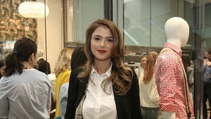 Sărutări şi sexualitate între fosta Miss Buzău şi multimilionarul ”bandido sentimental”. Avem imaginile din noaptea dezmăţului! Tare de tot: milionarul e căsătorit şi a mai lovit năpraznic curând. El i-a luat iubita lui Piţurcă jr.-pe care a tras-o pe dreapta!
