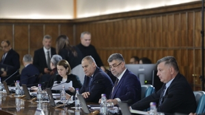 Guvernul aprobă primul contract colectiv de muncă la nivelul sectorului BANCAR. Marcel Ciolacu: Oferim protecție pentru cei aproape 45.000 de angajați