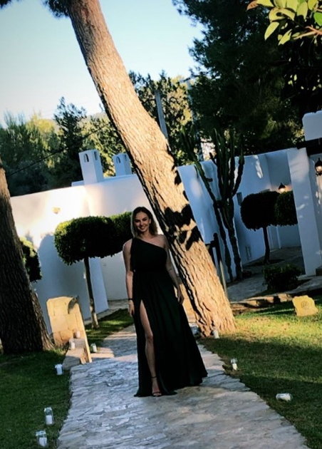 Roxana Ionescu, mândră de burtica de gravidă. În ce ipostază sexy s-a pozat “Mama Natură”