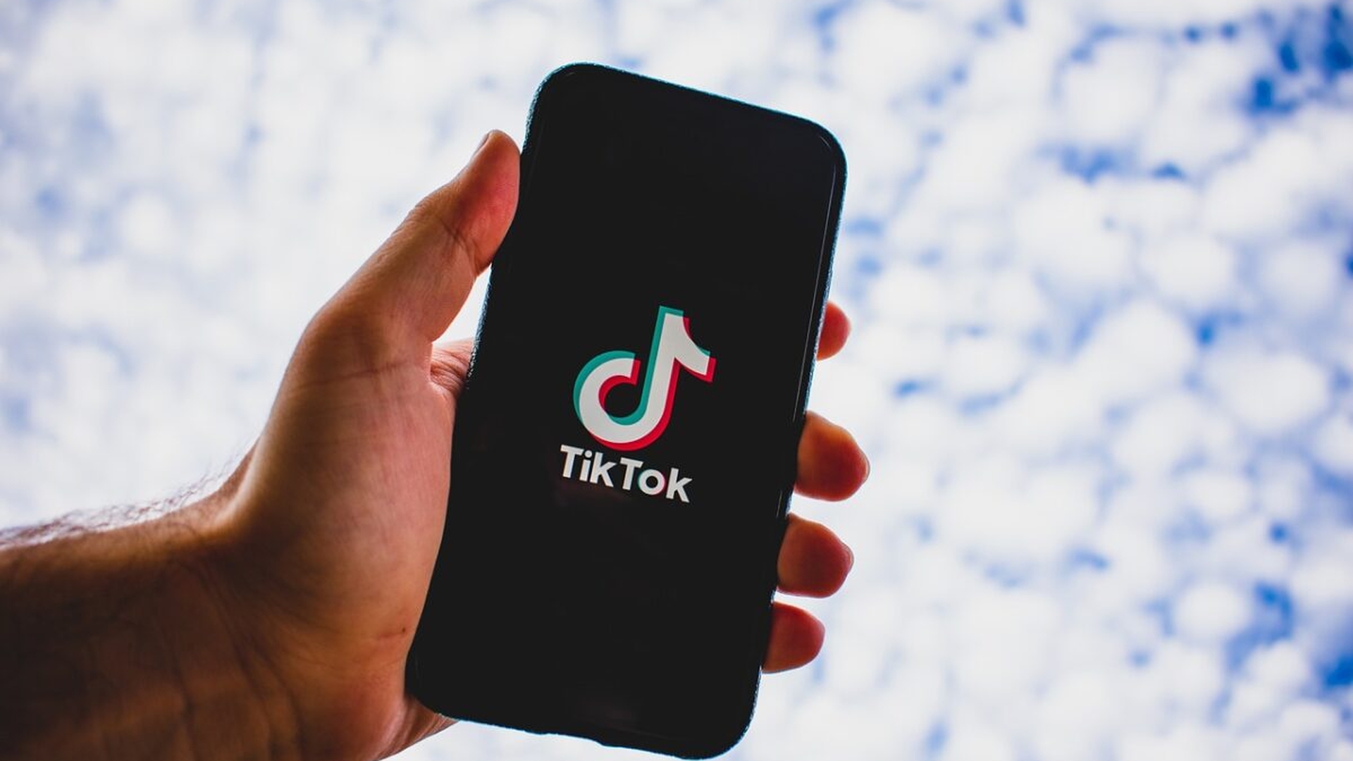Se pregăteşte legea prin care Tik Tok ar putea fi interzis! Proteste din partea reprezentanţii reţelei de socializare