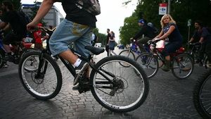 Amenzile pentru bicicliști vor fi reduse. Proiectul a trecut de Parlament