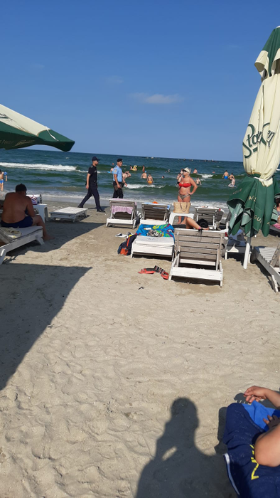GALERIE FOTO | Poliția și Jandarmeria, la plimbare pe plajă! Nu au dat nicio amendă, deși aveau de ce