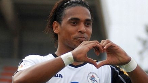 Eric De Oliveira a ajuns in Arabia Saudita! S-a cazat la hotel, a intrat la dus, si….