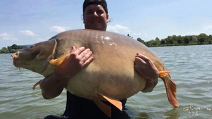 Ungurii ne bat la capitolul pescuit! Pentru a doua oara, recordul mondial a fost doborat pe un lac in Ungaria!