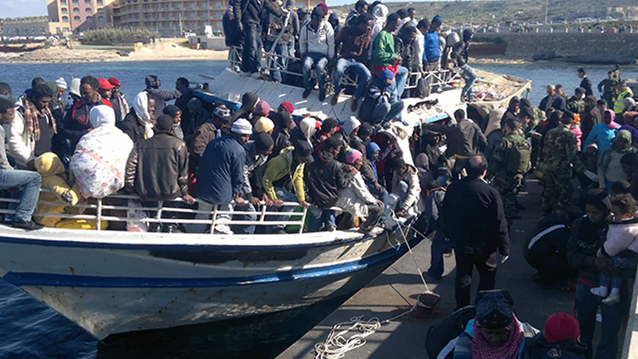O primă tranşă de refugiaţi ajunge astăzi în România. Vezi în ce oraş vor fi cazaţi