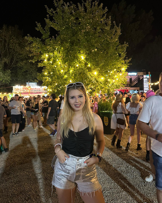 Influenceriță din România, implicată într-un accident rutier. A ajuns la spital după impact: ”Mă durea foarte tare capul”