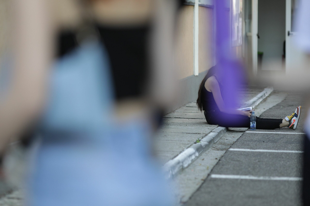 Elevii așteaptă începerea primei probe scrise din cadrul examenului de bacalaureat la Liceul Ion Creangă din București, 20 iunie 2022. Sursă foto: Inquam Photos / Octav Ganea