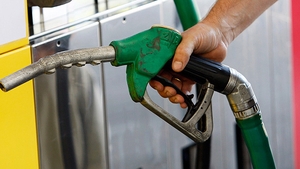 S-a intamplat in aceasta dimineata! Soferii s-au frecat la ochi atunci cand au vazut cat costa 1 LITRU de BENZINA