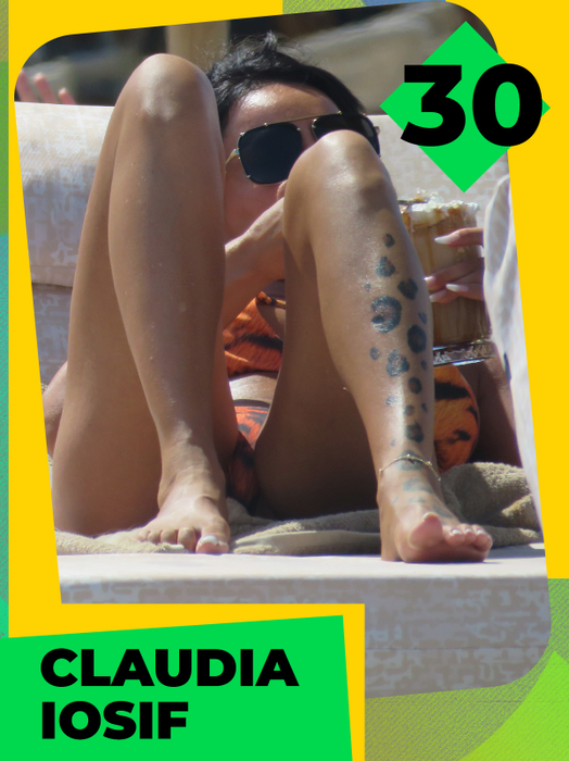 TOP 30 sexy vedete care au făcut show cu frișcă și cu înghețată! Antonia, Delia și Babs nu s-au putut abține! Avem 100 de fotografii de colecție!