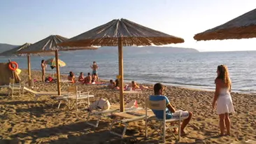 Un roman care vindea nuci de cocos a fost gasit mort pe o plaja din Italia
