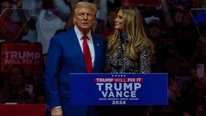 Imaginea zilei! Gestul uluitor făcut de Donald Trump, când Melania a mers să-l voteze