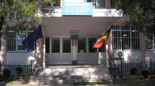 Profesorii de la "Jean Monnet" nu sunt de acord cu demiterea conducerii: "Ni se pare extrem de incorect si ne afecteaza pe toti"