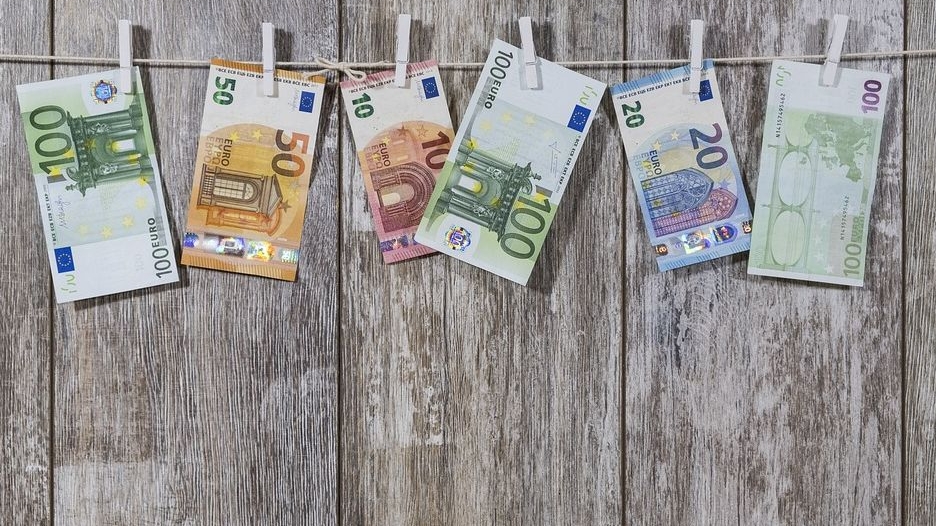 Curs BNR 12 octombrie 2018. Euro stagnează