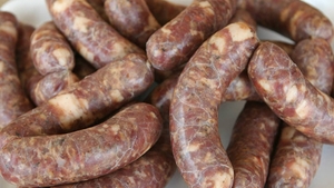 Cârnaţi din România, interzişi pe piaţa europeană din cauza asta! Ce ingredient periculos a fost descoperit