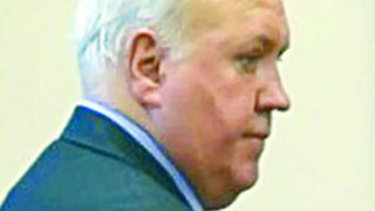 Joaca poker ca sa-si plateasca victimele