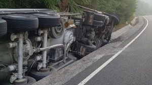 O autocisternă s-a răsturnat în Maramureș! Trafic îngreunat