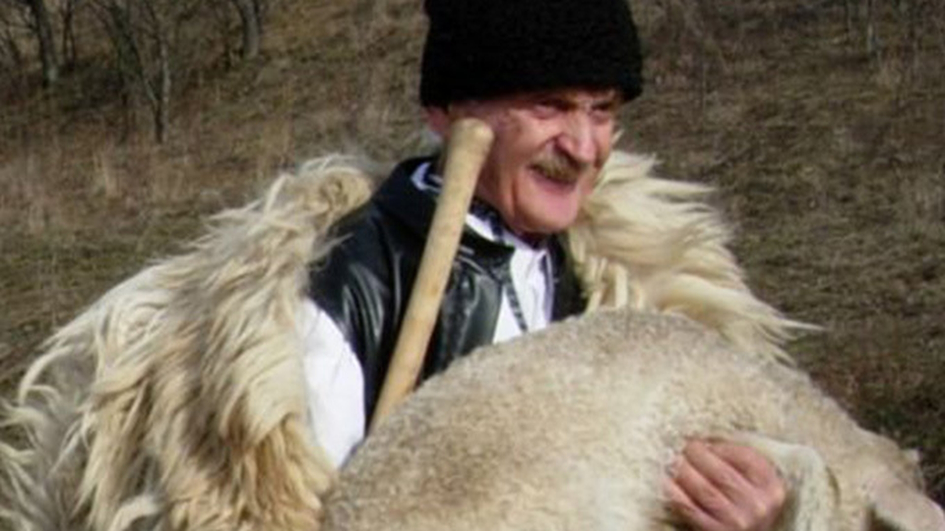 El este cel mai bătrân salariat din România! Unde munceşte cu carte de muncă la 99 de ani