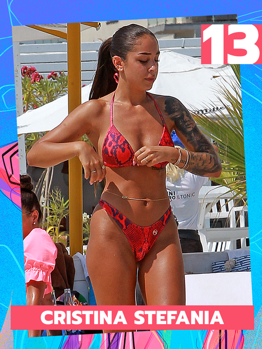 Top 50 de vedete puse în “dificultate” de bikini și sutien. Bianca Drăgușanu, Loredana Chivu, Daniela Crudu și-au băgat mâna și…