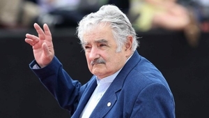 Cel mai sarac presedinte din lume, nominalizat la premiul Nobel pentru pace! Jose Mujica isi doneaza salariul si creste maidanezi