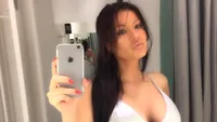 Simona Sensual, la proba costumului de baie! Cum arată şatena după ce s-a retras din lumina reflectoarelor