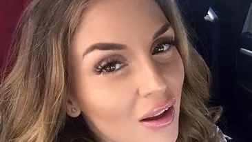 OANA RADU a renunţat la sutien! Şi-a etalat sânii siliconaţi, iar fanii au fost în extaz