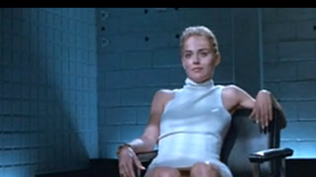 VIDEO Sharon Stone revine in forta pe marile ecrane! La 53 de ani reface scena interogatoriului din Basic Instinct