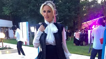 ANDREEA BĂNICĂ şi-a mărit buzele! Cum arată acum cântăreaţa