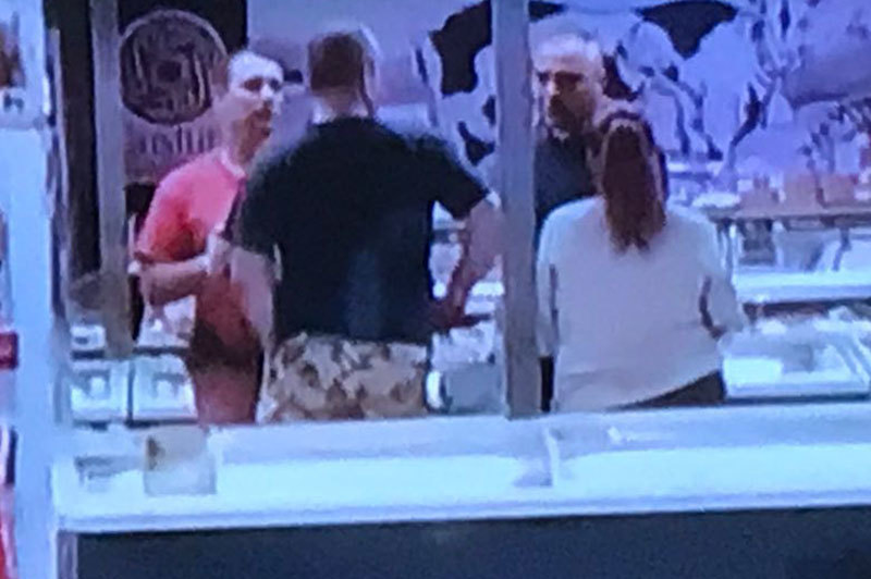 Soldat american bătut într-un magazin din Bucureşti. SMURD-ul a intervenit