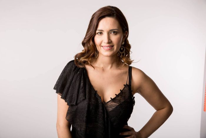 Ela Crăciun, implicată într-un accident rutier. “A intrat o mașină în mine și m-a aruncat într-un stâlp!” Prezentatoarea TV tocmai ce-și lăsase fiica la grădiniță