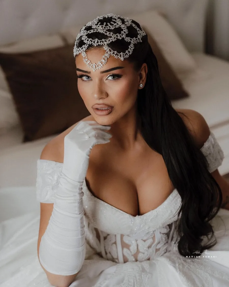 Mireasa este fostă Miss Universe Kosovo