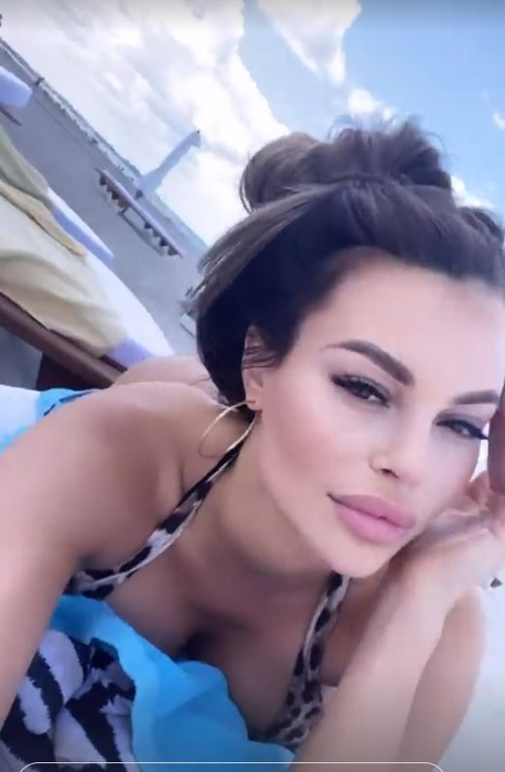 Justyna Gradek, pe una dintre plajele de lux din Mamaia © Instagram Stories