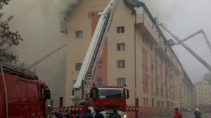 Incendiu violent la mansarda unui bloc din Gura Humorului