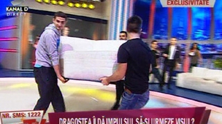 VIDEO Mihaela Radulescu e pusa pe fapte mari! A facut legea in studioul CANCAN TV! Vezi cum a schimbat radical tot decorul din platou in doar 2 minute