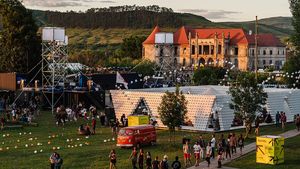 Probleme la festivalul Electric Castle. Jandarmii au depistat consumatori și traficanți de droguri