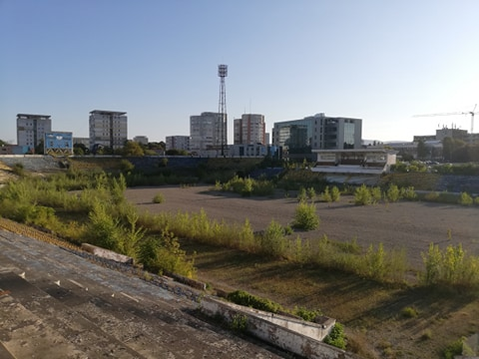 Stadionul Municipal din Bacău, fost ”Dumitru Sechelariu”, a a ajuns de nerecunoscut