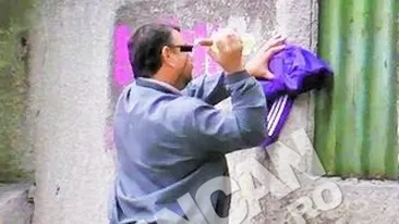 Cum sa bei un pahar de vin cand nu ai tirbuson? Da cu sticla de gard ca sa scoata dopul!