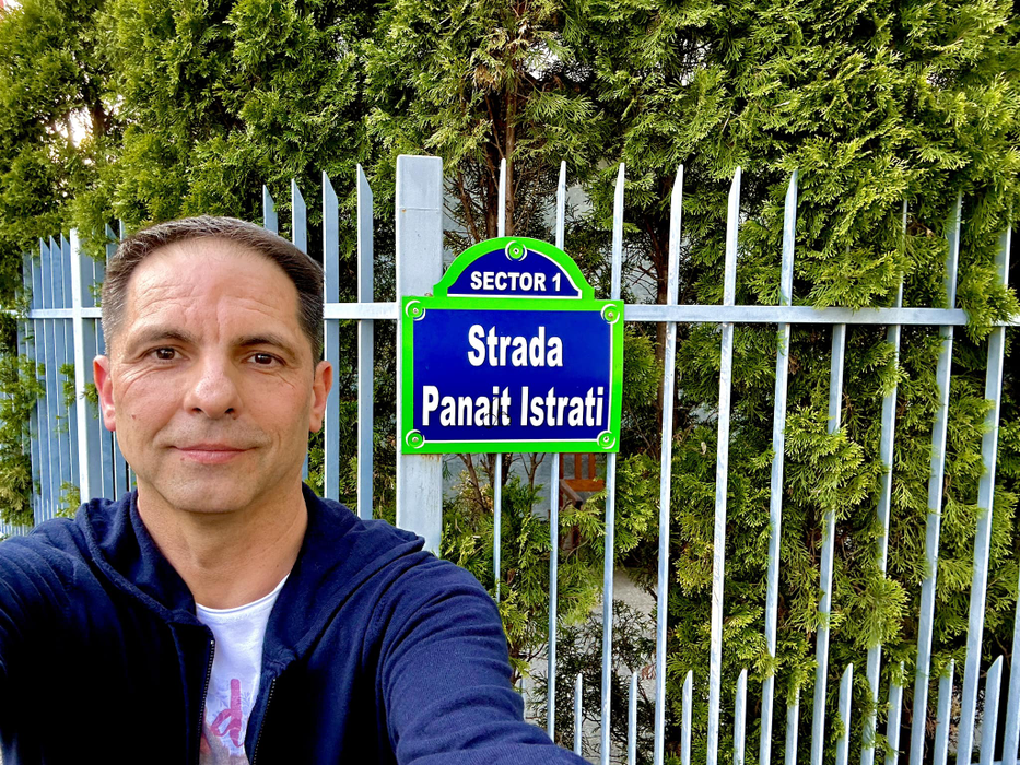 Dan Negru prezinta, deocamdată, două emisiuni la Kanal D: Jocul Cuvintelor și Tu urmezi