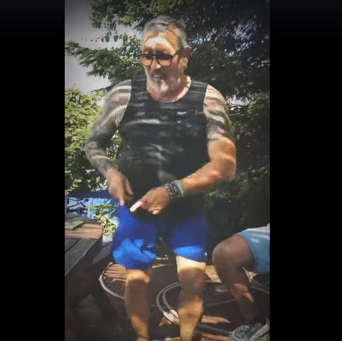 Serghei Mizil, filmat într-o ipostază rușinoasă! Și-a dat pantalonii jos și și-a arătat zonele intime