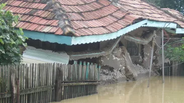Romania e sub ape! COD PORTOCALIU de inundaţii în nouă judeţe până sâmbătă seară