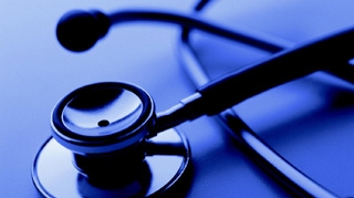 Un medic de la spitalul din Titu a fost lovit cu pumnul in fata de un pacient