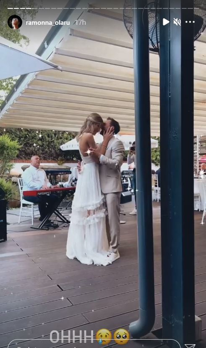 Dani Oțil, atingeri intime cu soția lui în fața tuturor invitaților! Gabriela Prisăcariu a continuat să îl sărute pasional | FOTO & VIDEO