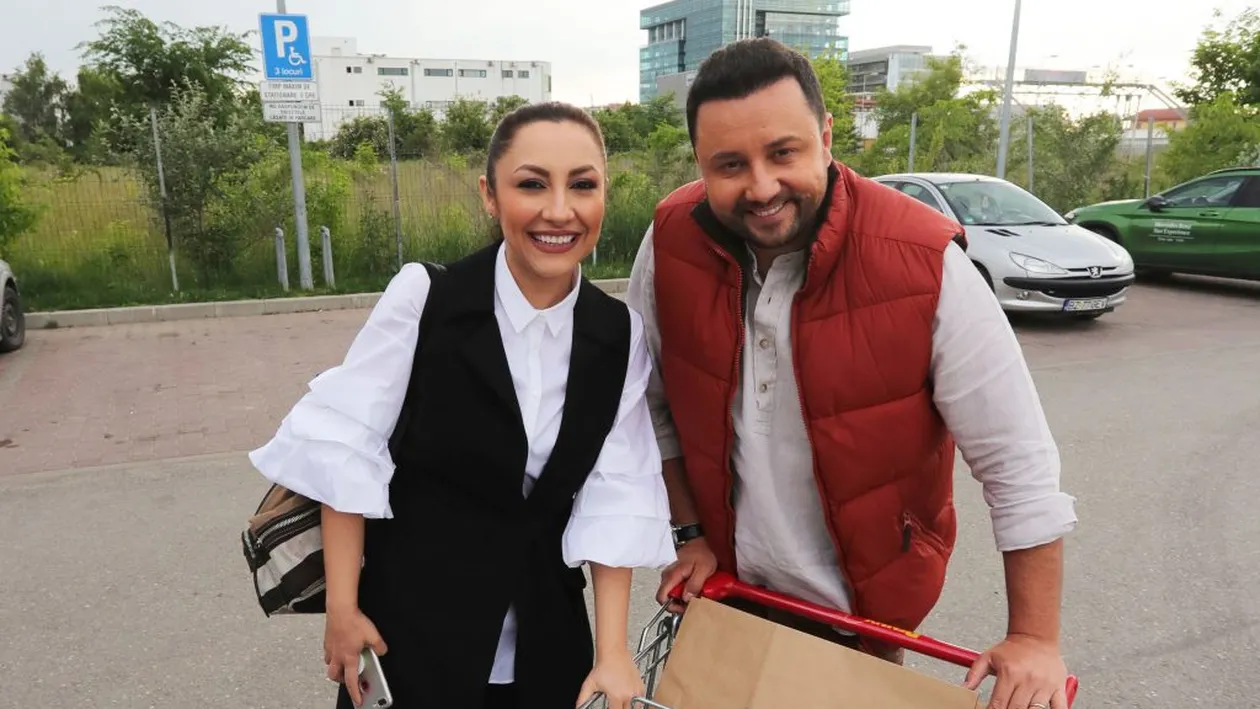 Cum au fost fotografiați Andra și Cătălin Măruță într-un magazin. Clienții au crezut că NU văd bine